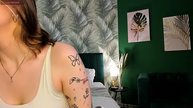 Kati Li online show from 24, 9, 2025