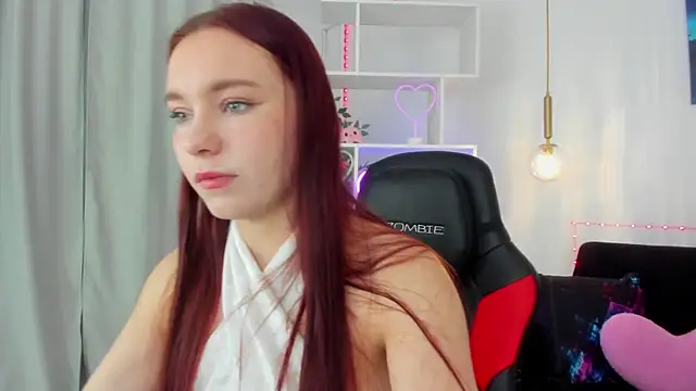 NoraHaynes online show from 13, 10, 2025