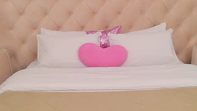 NoraHaynes online show from 18, 1, 2026