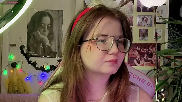 Sienna-Cow online show from 15, 12, 2025