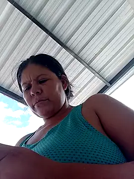 Snapshot of hotmom33 chatting on 10, 9, 2025 hotmom33 online show from 10, 9, 2025