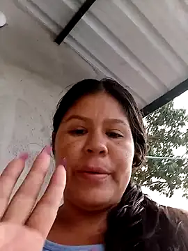 Snapshot of hotmom33 chatting on 30, 9, 2025 hotmom33 online show from 30, 9, 2025