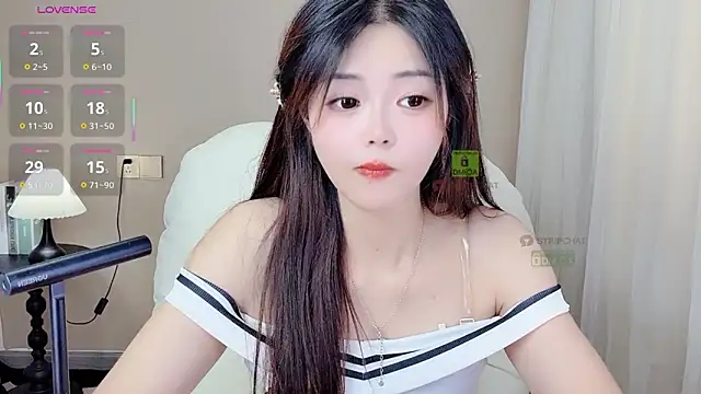 Snapshot of CeeKie chatting on 10, 9, 2025 CeeKie online show from 10, 9, 2025