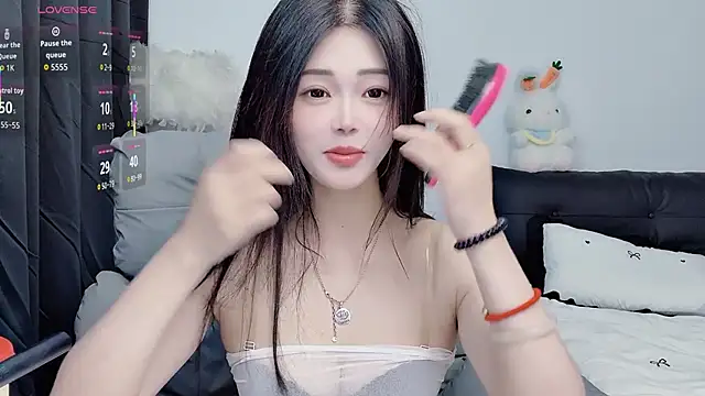 Snapshot of CeeKie chatting on 28, 10, 2025 CeeKie online show from 28, 10, 2025