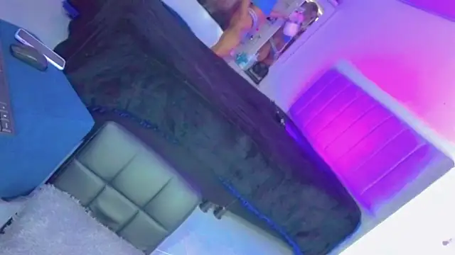 Snapshot of HANNAH_BACKERS chatting on 15, 11, 2025 HANNAH BACKERS online show from 15, 11, 2025