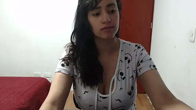 Snapshot of annie_clark2 chatting on 6, 3, 2025 annie clark2 online show from 6, 3, 2025