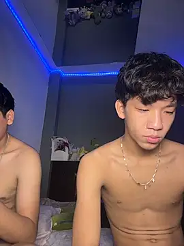 Snapshot of Kailertwink chatting on 8, 7, 2026 Kailertwink online show from 8, 7, 2026