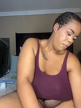 Snapshot of THICKBUNNYCHICKxxx chatting on 28, 9, 2025 THICKBUNNYCHICKxxx online show from 28, 9, 2025