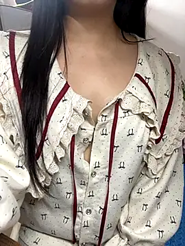 Snapshot of Luzizi- chatting on 2, 12, 2025 Luzizi- online show from 2, 12, 2025