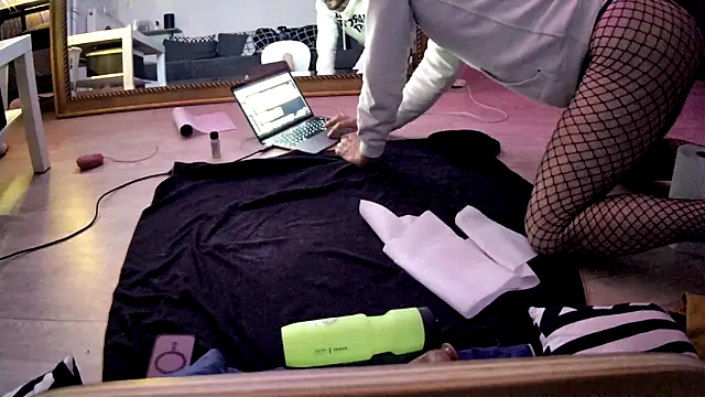 Snapshot of Toysboy67bi chatting on 28, 9, 2025 Toysboy67bi online show from 28, 9, 2025