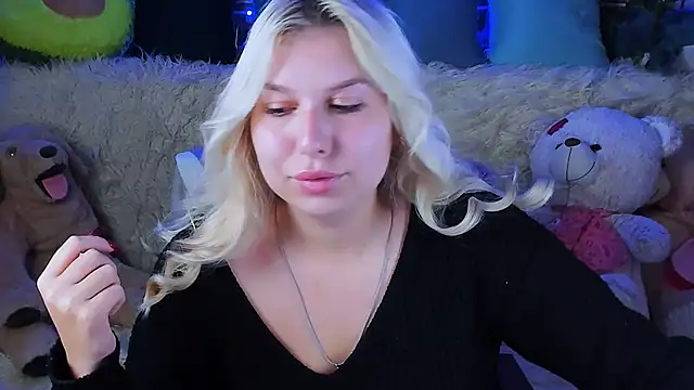 Snapshot of ChloeRicc chatting on 12, 9, 2025 ChloeRicc online show from 12, 9, 2025