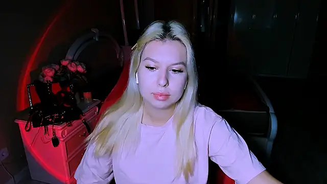 Snapshot of ChloeRicc chatting on 30, 10, 2025 ChloeRicc online show from 30, 10, 2025