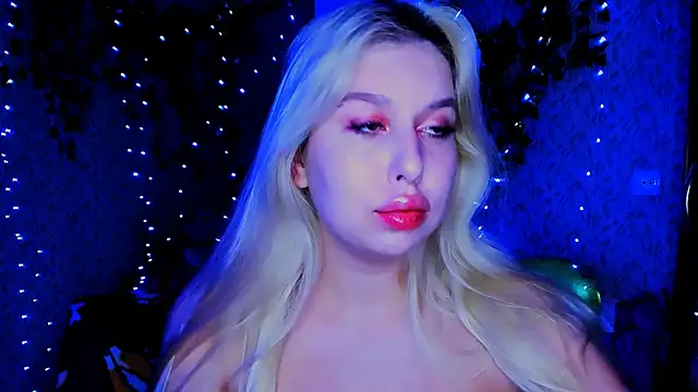 Snapshot of ChloeRicc chatting on 9, 11, 2025 ChloeRicc online show from 9, 11, 2025