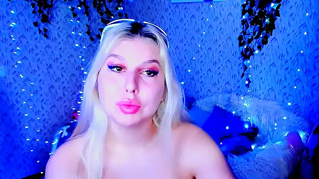 Snapshot of ChloeRicc chatting on 10, 11, 2025 ChloeRicc online show from 10, 11, 2025