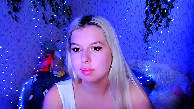 Snapshot of ChloeRicc chatting on 11, 11, 2025 ChloeRicc online show from 11, 11, 2025