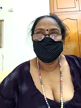 Snapshot of heera-rani chatting on 6, 10, 2025 heera-rani online show from 6, 10, 2025