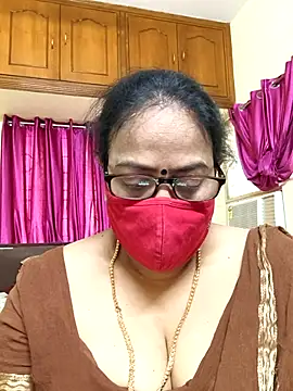 Snapshot of heera-rani chatting on 12, 10, 2025 heera-rani online show from 12, 10, 2025