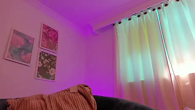 Snapshot of canelleGarces chatting on 23, 2, 2026 canelleGarces online show from 23, 2, 2026