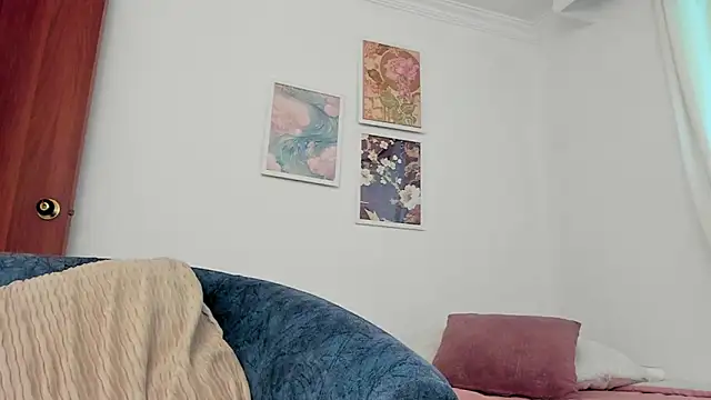 Snapshot of canelleGarces chatting on 26, 2, 2026 canelleGarces online show from 26, 2, 2026