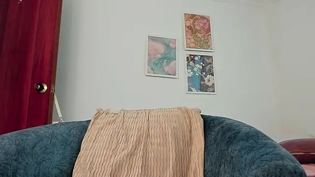 Snapshot of canelleGarces chatting on 4, 3, 2026 canelleGarces online show from 4, 3, 2026