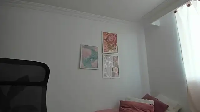 Snapshot of canelleGarces chatting on 1, 6, 2026 canelleGarces online show from 1, 6, 2026