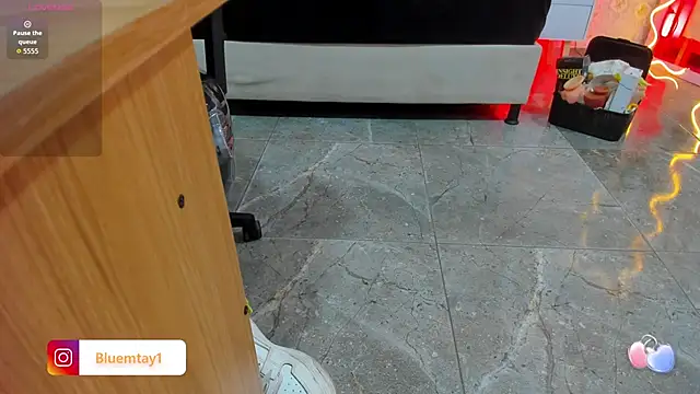 Snapshot of BLUE_TAY1 chatting on 18, 10, 2025 BLUE TAY1 online show from 18, 10, 2025