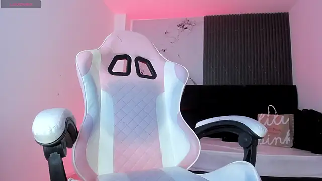 chloesagee online show from 2, 4, 2026