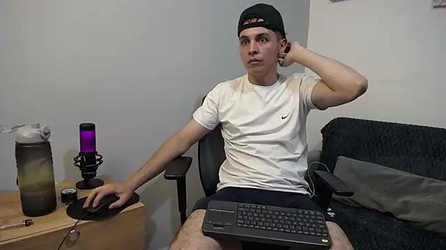 Snapshot of Andres_69_Fantasy chatting on 5, 7, 2026 Andres 69 Fantasy online show from 5, 7, 2026