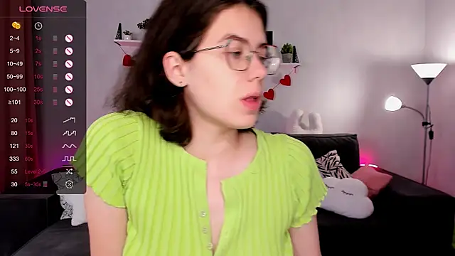 BellaCaress online show from 11, 9, 2025