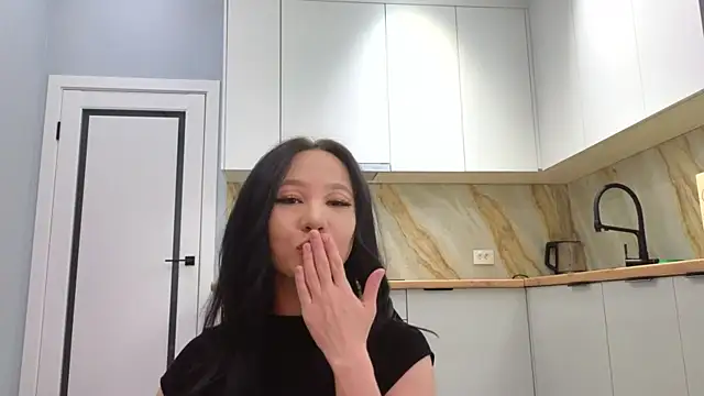 lunajii online show from 25, 4, 2026