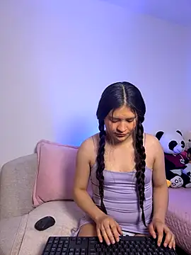 Emilyybennet  online show from 21, 11, 2025