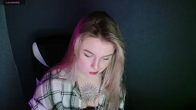 AngelicaHollywood online show from 2, 11, 2025