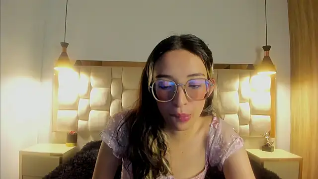 Emilia Bons online show from 28, 10, 2025