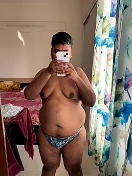 Snapshot of blrguychub chatting on 4, 12, 2025 blrguychub online show from 4, 12, 2025