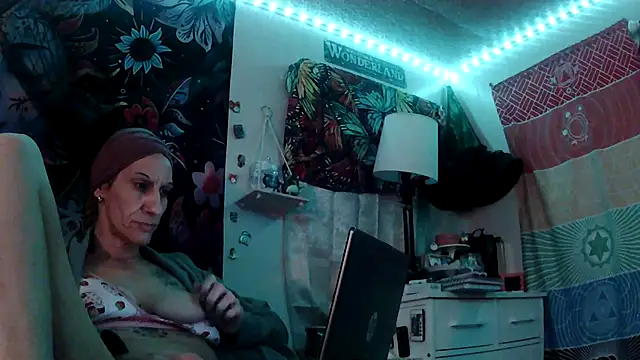 Snapshot of gypsyadventures1 chatting on 22, 11, 2025 gypsyadventures1 online show from 22, 11, 2025