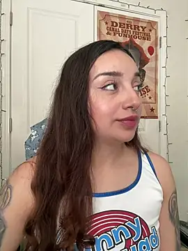 Snapshot of CharmingMaddie chatting on 17, 4, 2026 CharmingMaddie online show from 17, 4, 2026