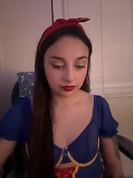 Snapshot of CharmingMaddie chatting on 28, 4, 2026 CharmingMaddie online show from 28, 4, 2026