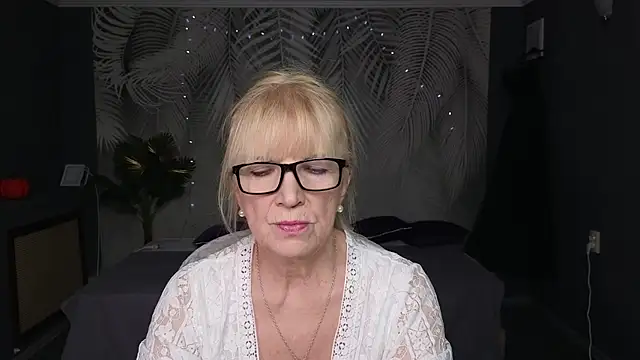 Snapshot of Sabina_Ros chatting on 3, 2, 2026 Sabina Ros online show from 3, 2, 2026