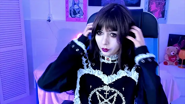 Snapshot of CrystallBloom chatting on 29, 9, 2025 CrystallBloom online show from 29, 9, 2025