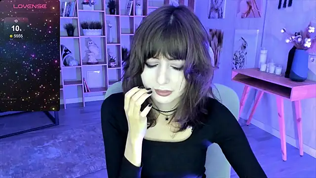 Snapshot of CrystallBloom chatting on 17, 10, 2025 CrystallBloom online show from 17, 10, 2025