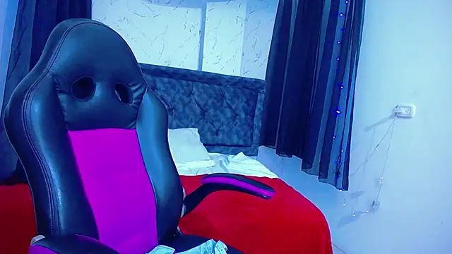 mia  thomson  online show from 15, 11, 2025