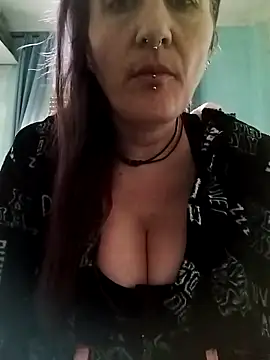 Snapshot of est_82 chatting on 24, 9, 2025 est 82 online show from 24, 9, 2025
