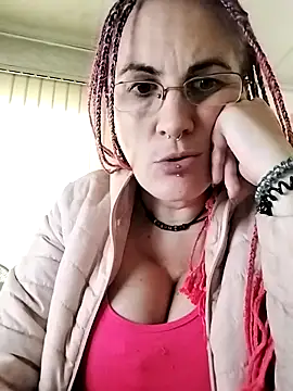Snapshot of est_82 chatting on 30, 9, 2025 est 82 online show from 30, 9, 2025