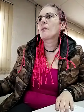 Snapshot of est_82 chatting on 6, 10, 2025 est 82 online show from 6, 10, 2025