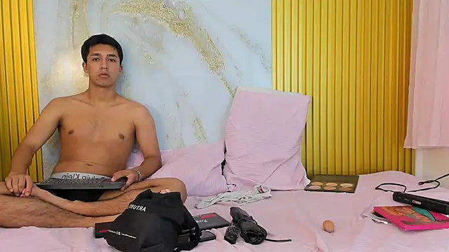 Leah Adam online show from 15, 11, 2025