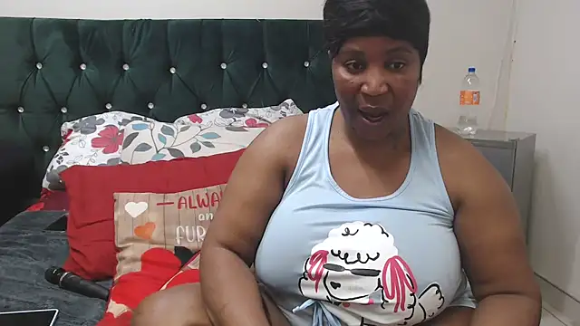 Snapshot of chockclitx5 chatting on 18, 10, 2025 chockclitx5 online show from 18, 10, 2025