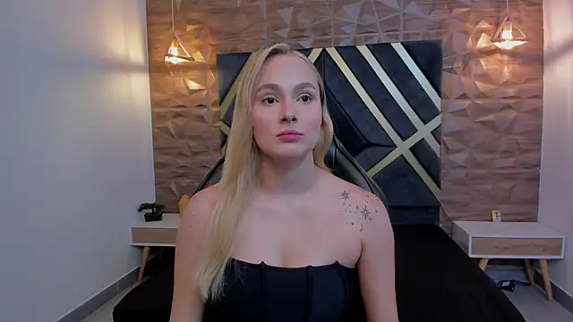 Emmaa white  online show from 28, 11, 2025