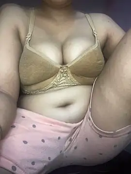 Snapshot of mona_15 chatting on 19, 10, 2025 mona 15 online show from 19, 10, 2025