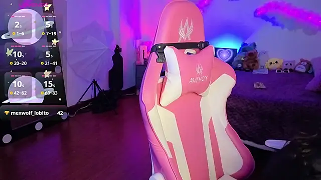 larah uwu online show from 24, 11, 2025