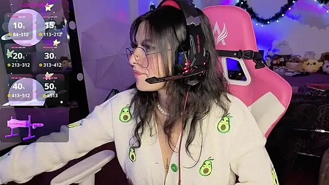 larah uwu online show from 15, 12, 2025